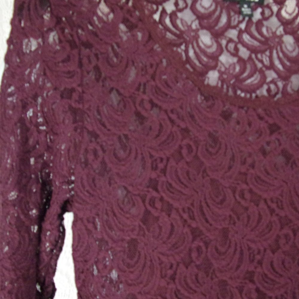 Wine Lace Top Blouse and Cami Set Size M  NWT